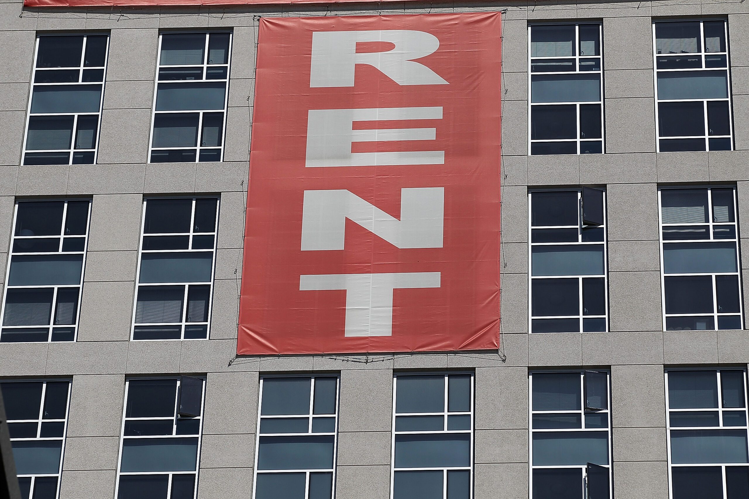 business with RENT sign on the front